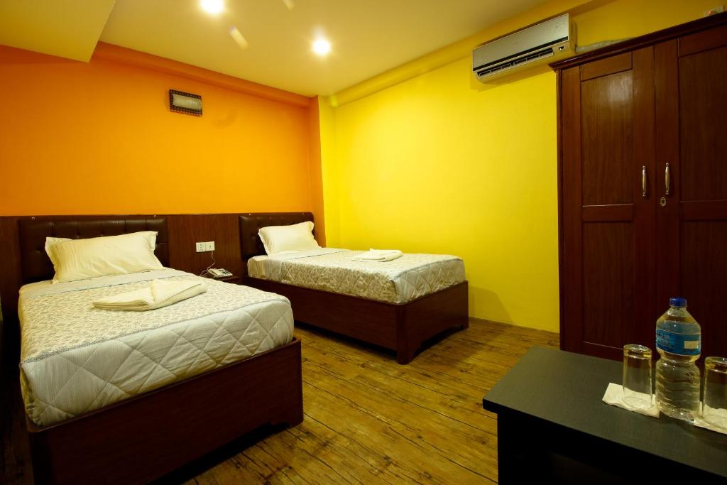 Postel nebo postele na pokoji v ubytování Everest Holiday Inn