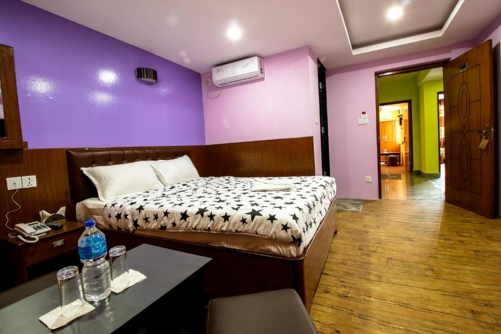 Postel nebo postele na pokoji v ubytování Everest Holiday Inn