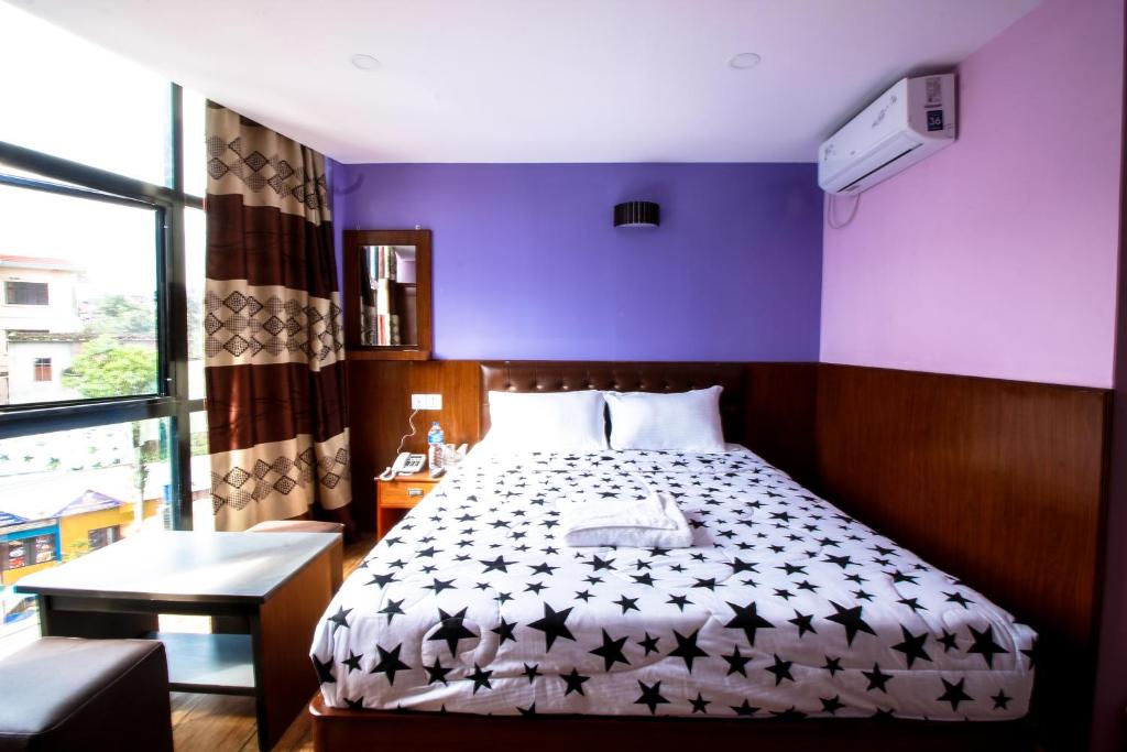 Postel nebo postele na pokoji v ubytování Everest Holiday Inn
