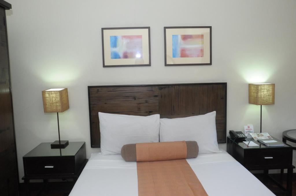 Postel nebo postele na pokoji v ubytování El Cielito Hotel - Baguio