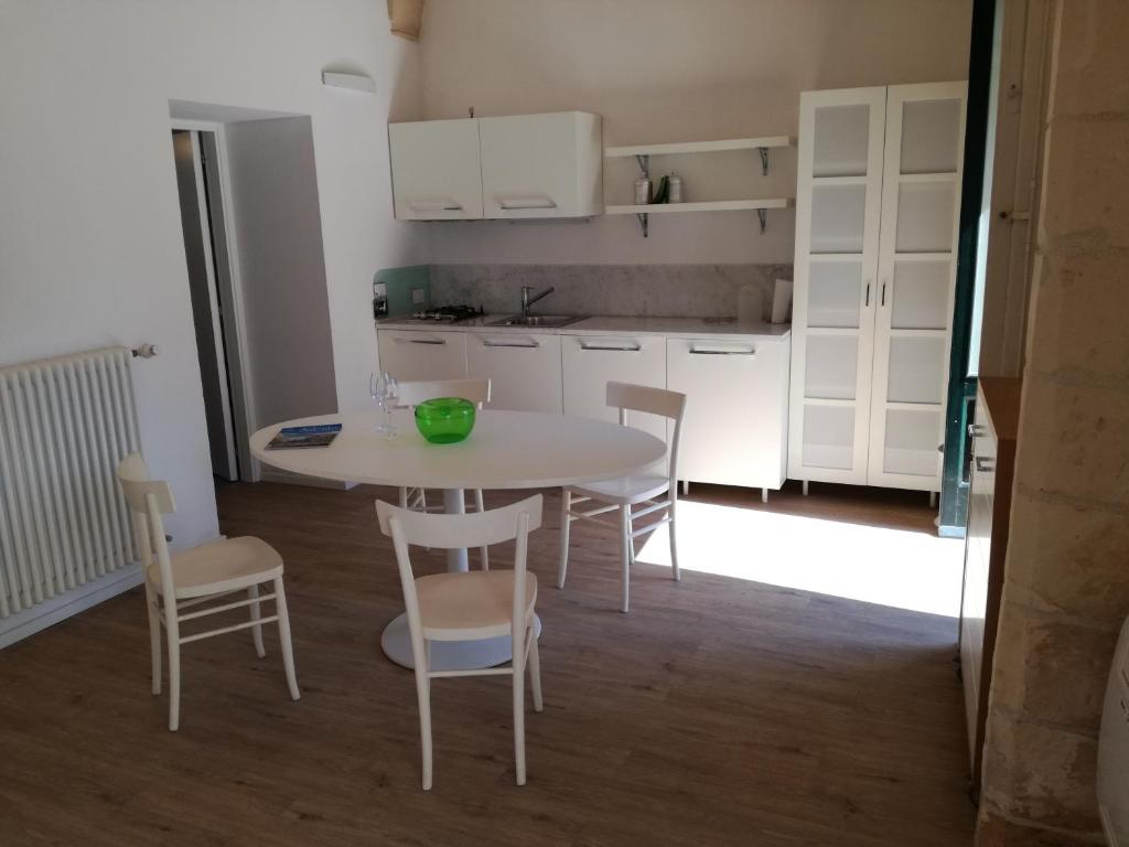 Kuchyňa alebo kuchynka v ubytovaní GoodStay Al 14 (monolocale)