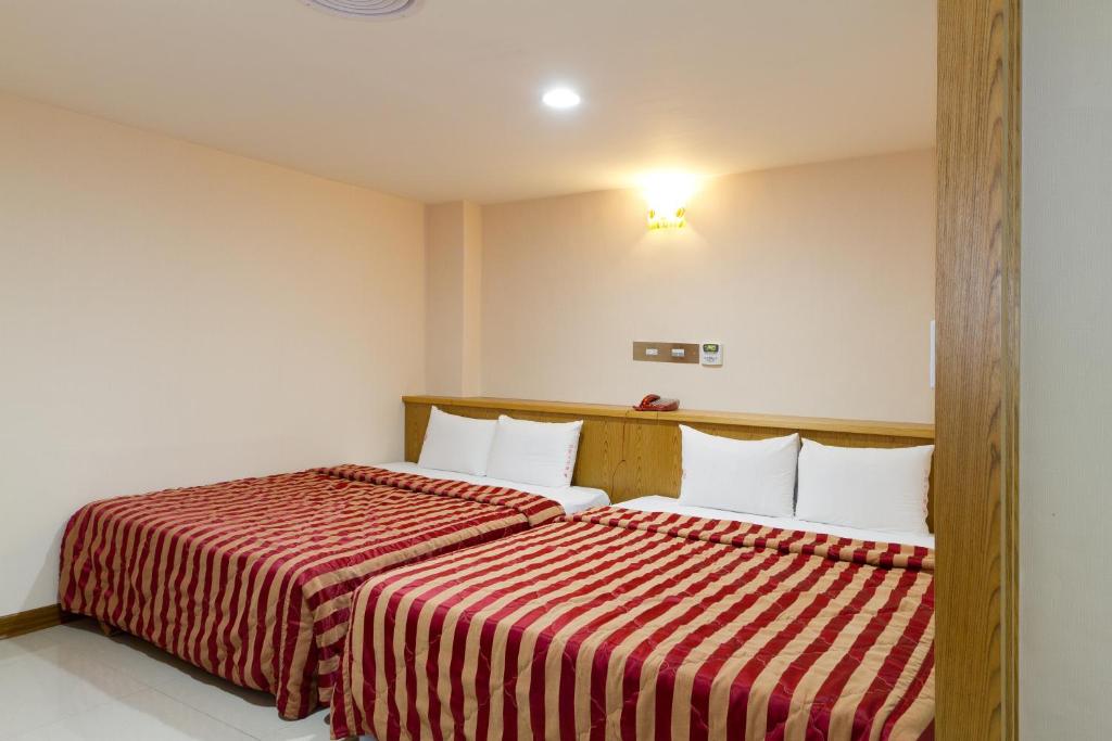 Postel nebo postele na pokoji v ubytování Songshan Hotel