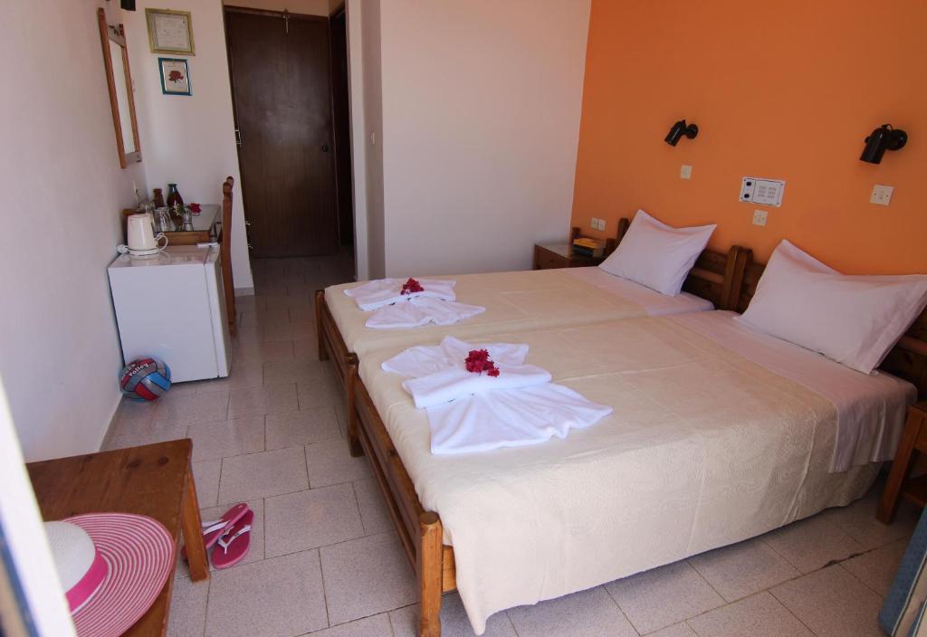 Postel nebo postele na pokoji v ubytování Lofos Hotel
