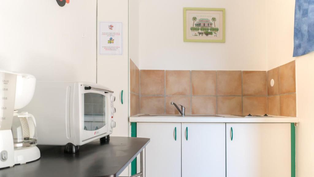 Kuchyň nebo kuchyňský kout v ubytování Residence Les Cayalines