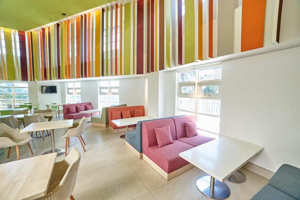 Posezení v ubytování Fullon Poshtel Kenting