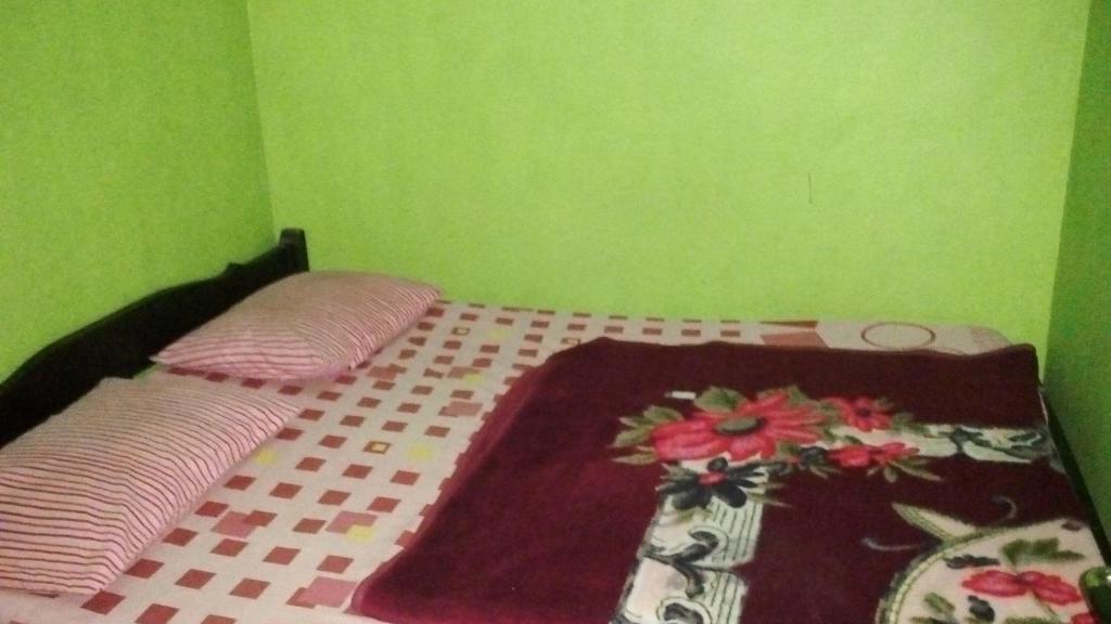 Postel nebo postele na pokoji v ubytování Sedulur Homestay