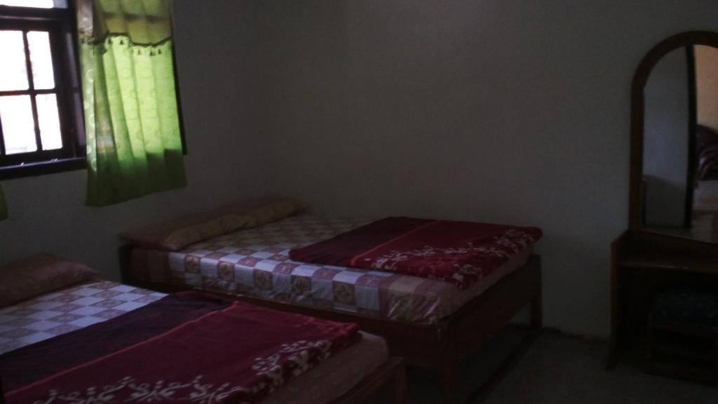 Postel nebo postele na pokoji v ubytování Sedulur Homestay