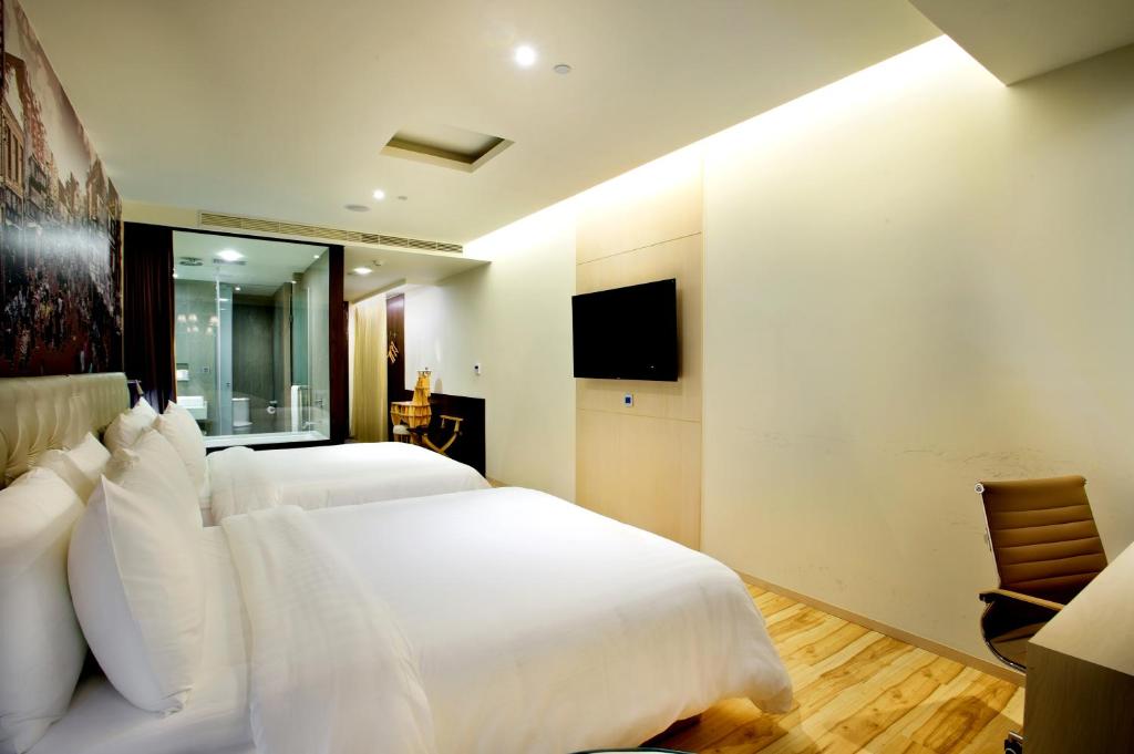 Postel nebo postele na pokoji v ubytování FX Hotel Tainan