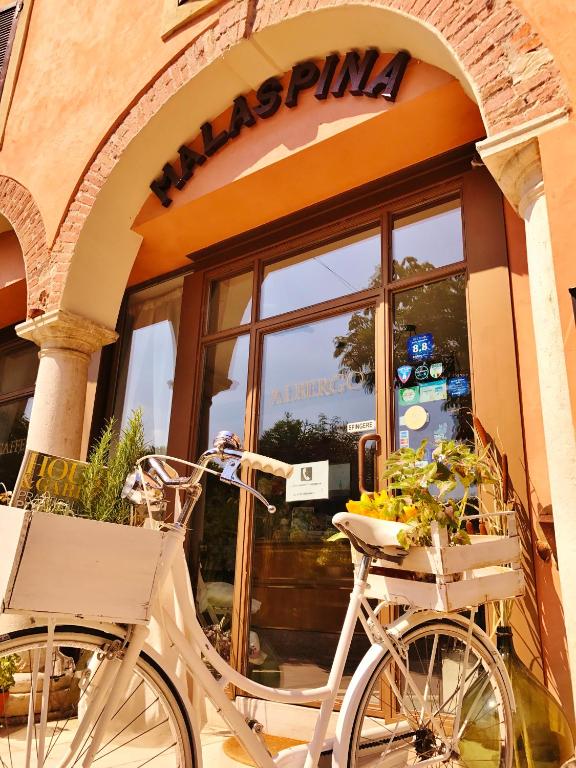 Jízda na kole v ubytování Boutique Hotel Corte Malaspina nebo okolí