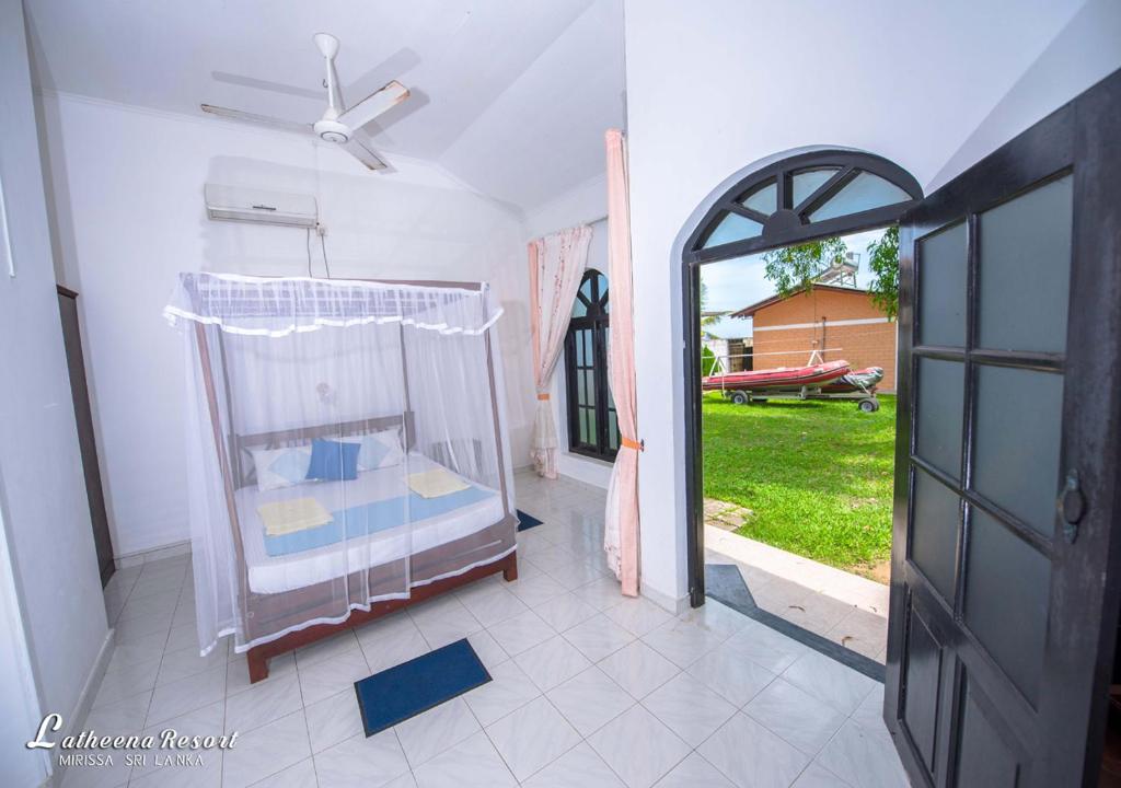 Postel nebo postele na pokoji v ubytování Latheena Resort