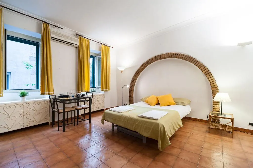 Domus Viola, Roma, Italy