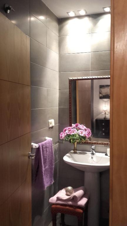 A bathroom at Villa Rosa Amparo