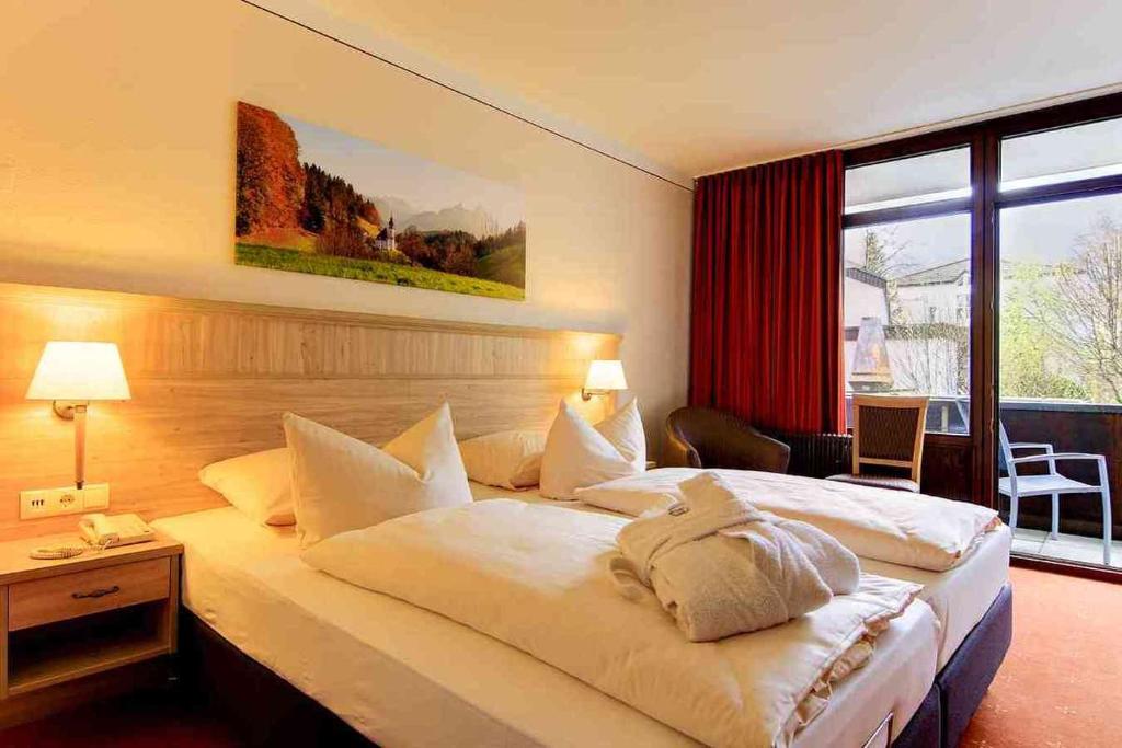 Postel nebo postele na pokoji v ubytování AMBER HOTEL Bavaria