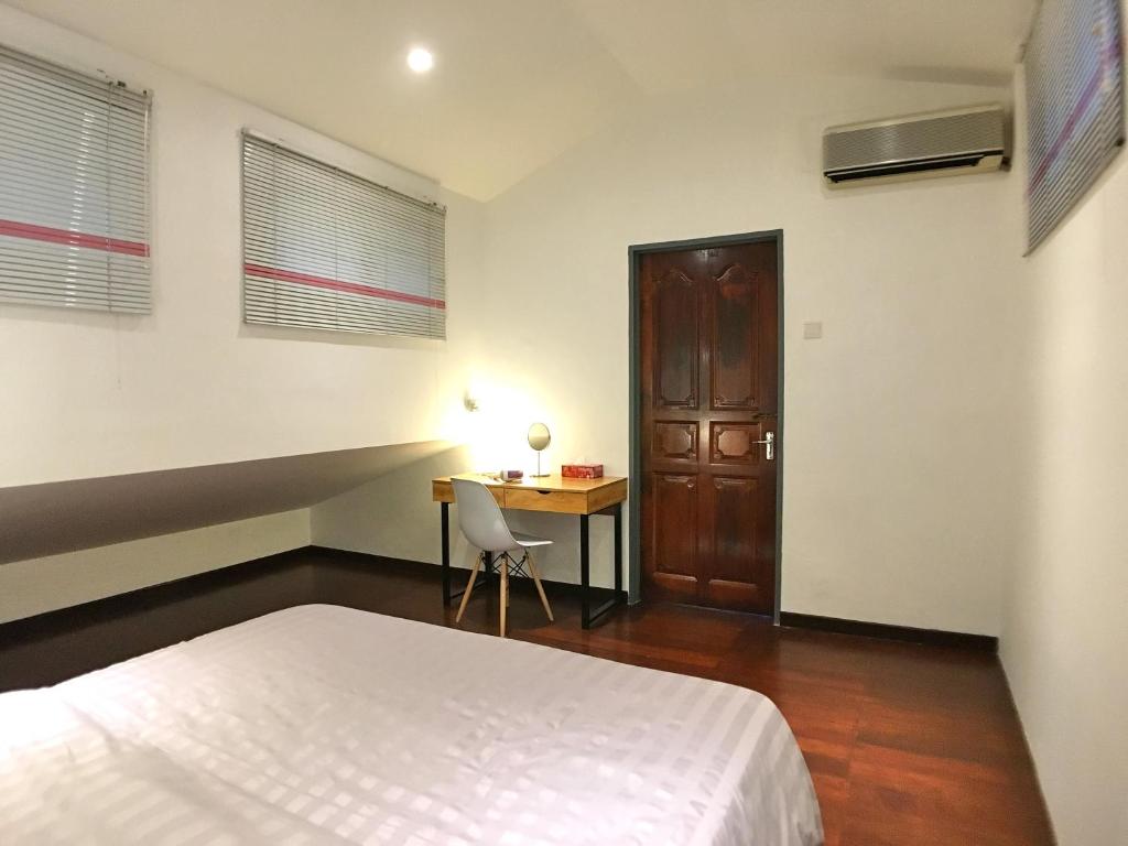 Postel nebo postele na pokoji v ubytování iBook Gurney Suites