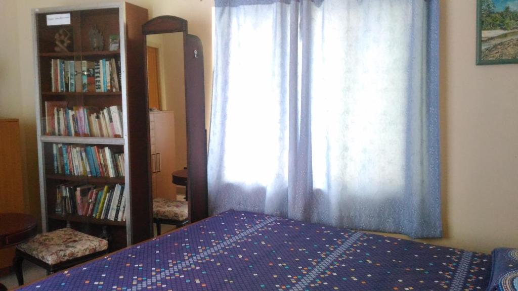 Postel nebo postele na pokoji v ubytování Madhusmruti