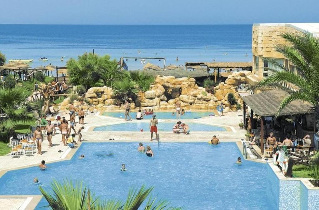 Uitzicht op het zwembad bij Palmyra Golden Beach - Families and Couples of in de buurt