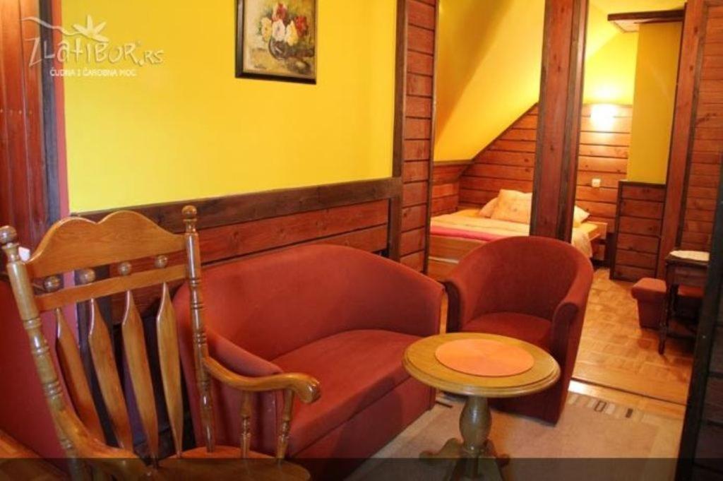 Rúm í herbergi á Guest House Alpska Vila