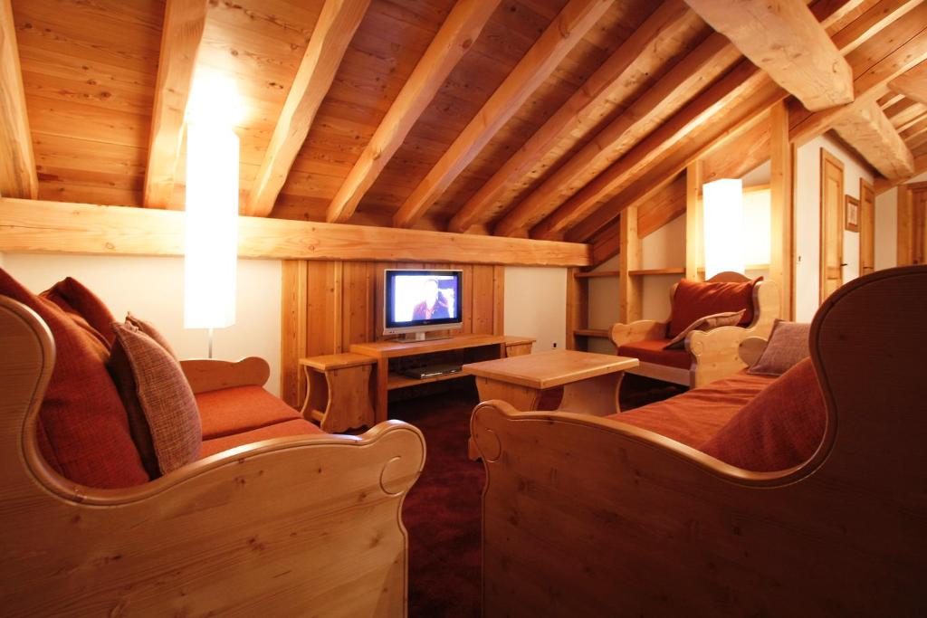 TV a/nebo společenská místnost v ubytování Vacanceole - Résidence Goléon -Val Ecrins