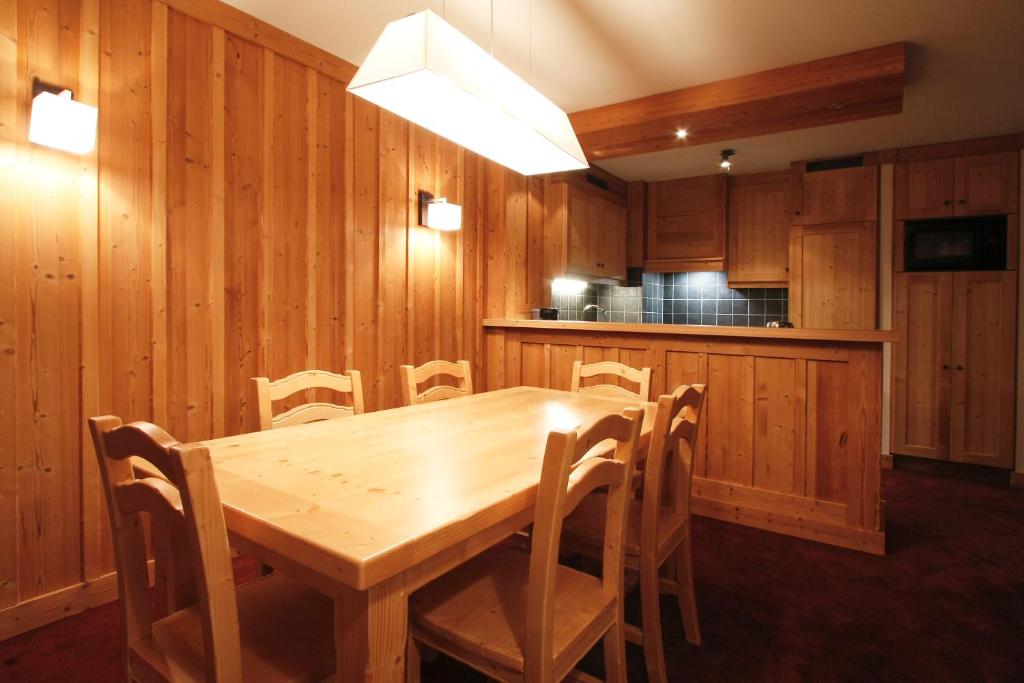 Kuchyň nebo kuchyňský kout v ubytování Vacanceole - Résidence Goléon -Val Ecrins