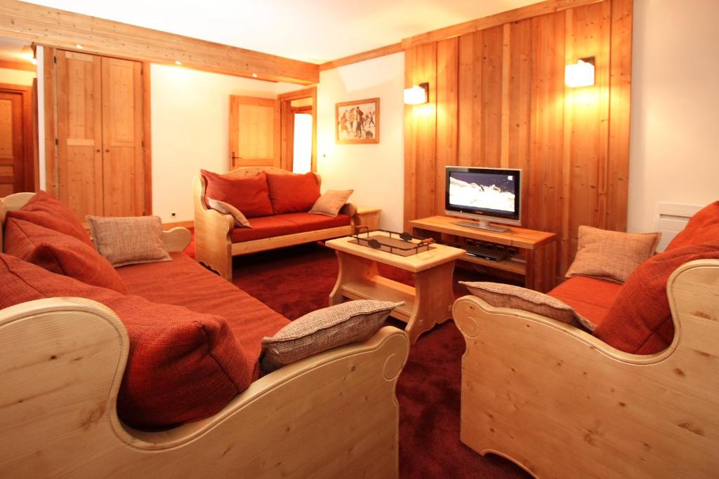 TV a/nebo společenská místnost v ubytování Vacanceole - Résidence Goléon -Val Ecrins