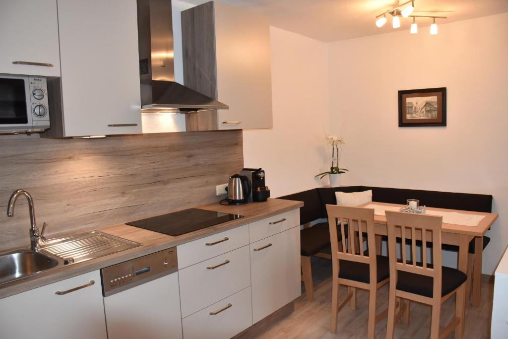 A kitchen or kitchenette at Haus Vlcek
