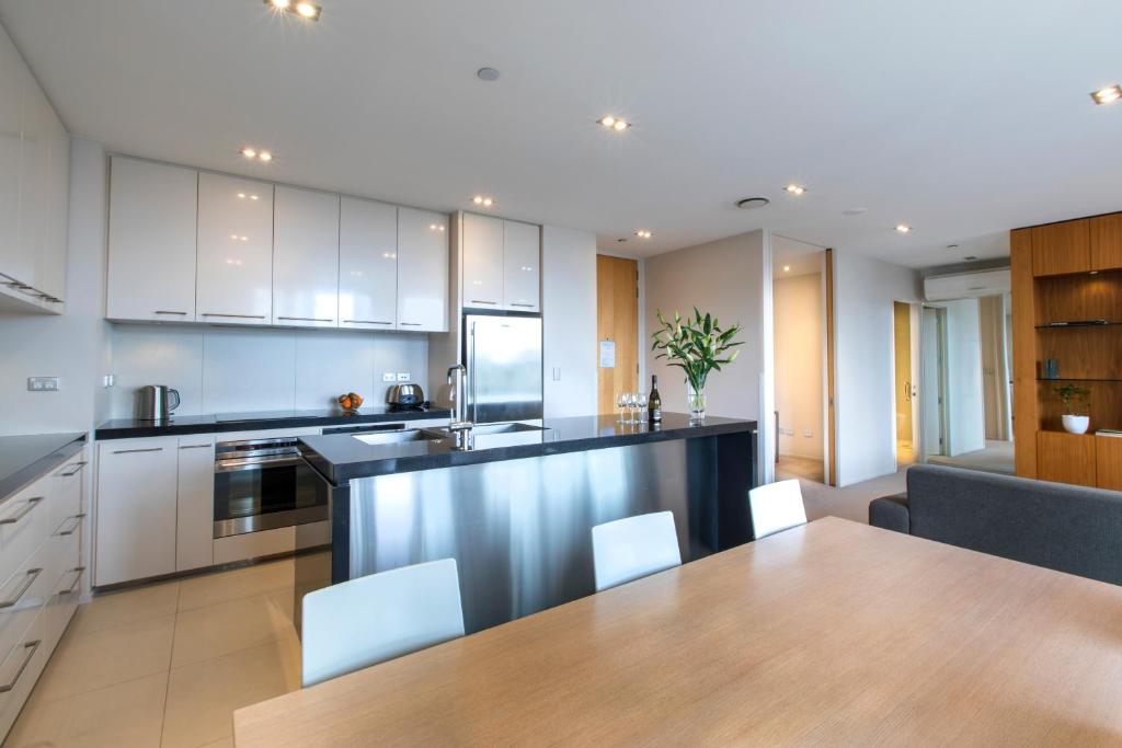 Köök või kööginurk majutusasutuses Quest Carlaw Park Serviced Apartments
