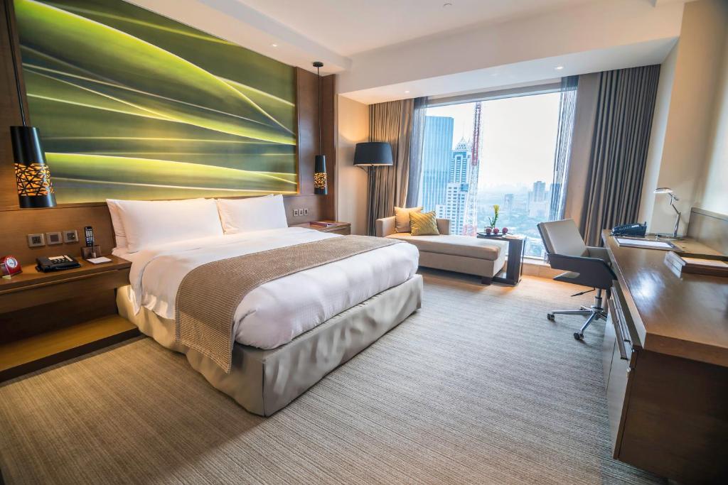 Marco Polo Ortigas Manila - Deluxe Mountain View King