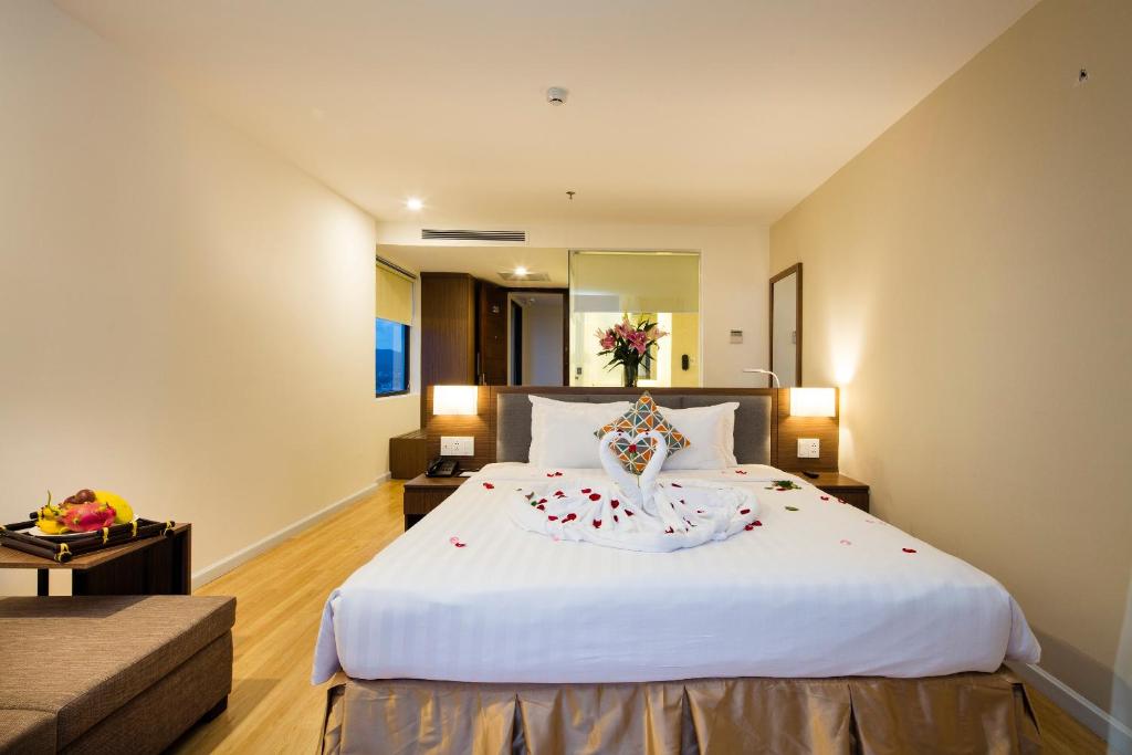 Phòng Deluxe Giường Đôi Nhìn ra Thành phố và có Ban công