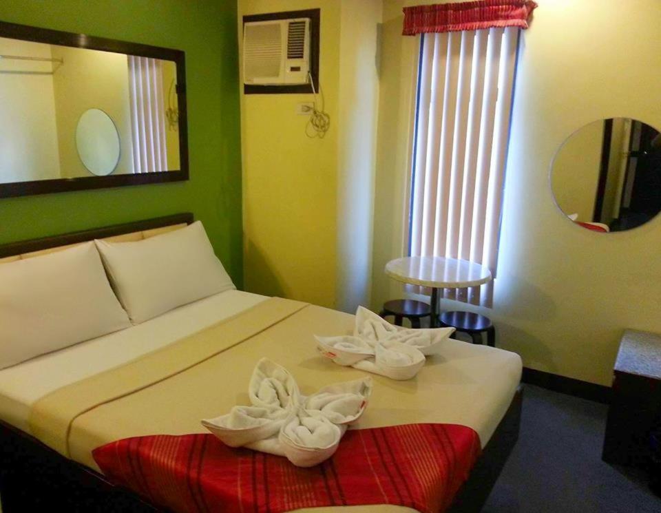 Postel nebo postele na pokoji v ubytování Express Inn Cebu Mabolo