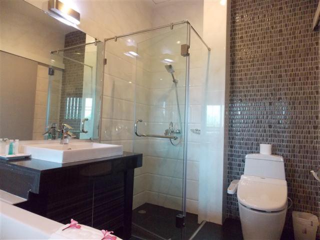 Koupelna v ubytování Eastpana Executive Residence 304 Prachinburi
