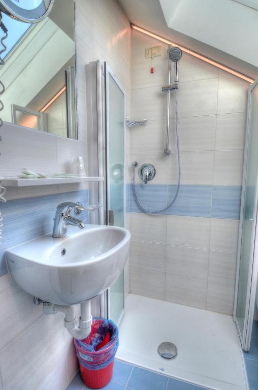 Koupelna v ubytování Hotel Mimosa