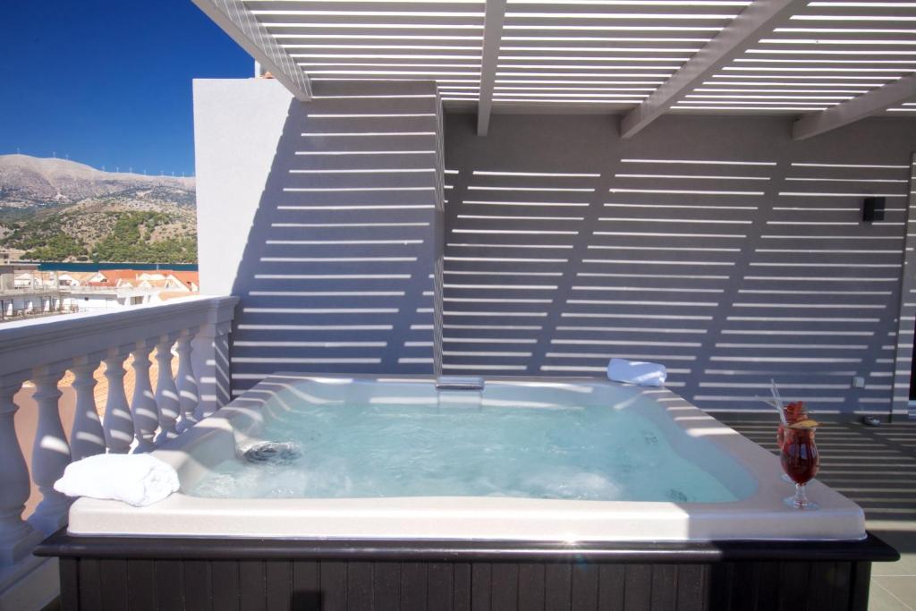 Nespecifikovaný výhled na hory nebo výhled na hory při pohledu z hotelu