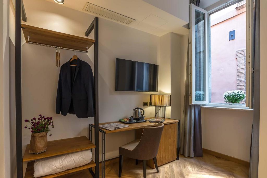 TV a/nebo společenská místnost v ubytování Navona Essence Hotel