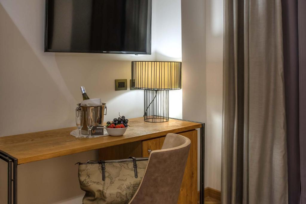 TV a/nebo společenská místnost v ubytování Navona Essence Hotel