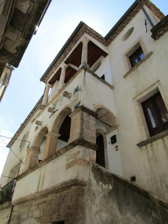 a building with a tower with windows on it at Magnifica Casa in Mendicino