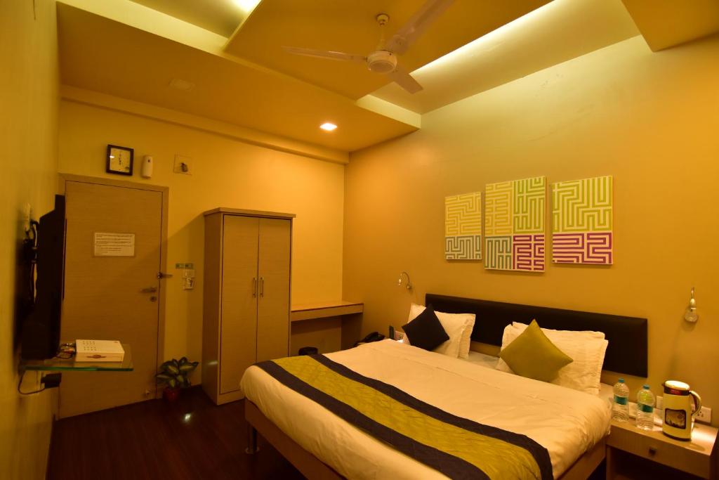 Postel nebo postele na pokoji v ubytování MY Bizz Hotel Sapna