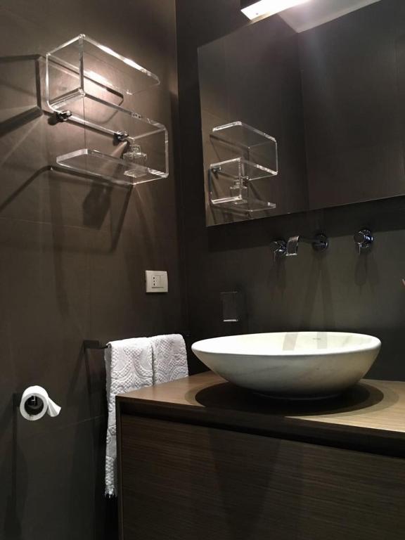A bathroom at Carducci 2 - Charming & Cozy Apartment