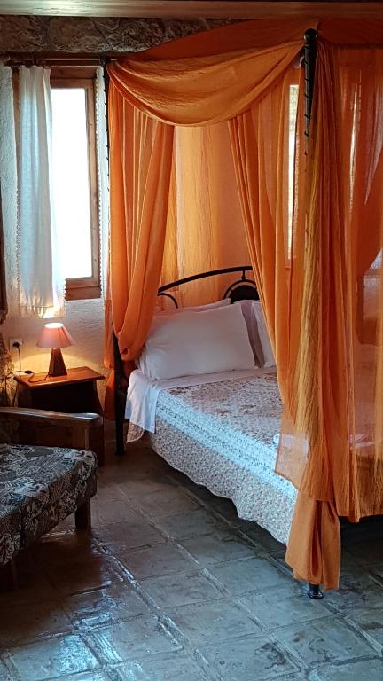 Postel nebo postele na pokoji v ubytování Castello Bellos Tower