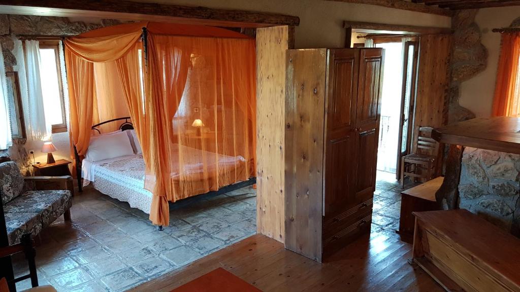 Postel nebo postele na pokoji v ubytování Castello Bellos Tower