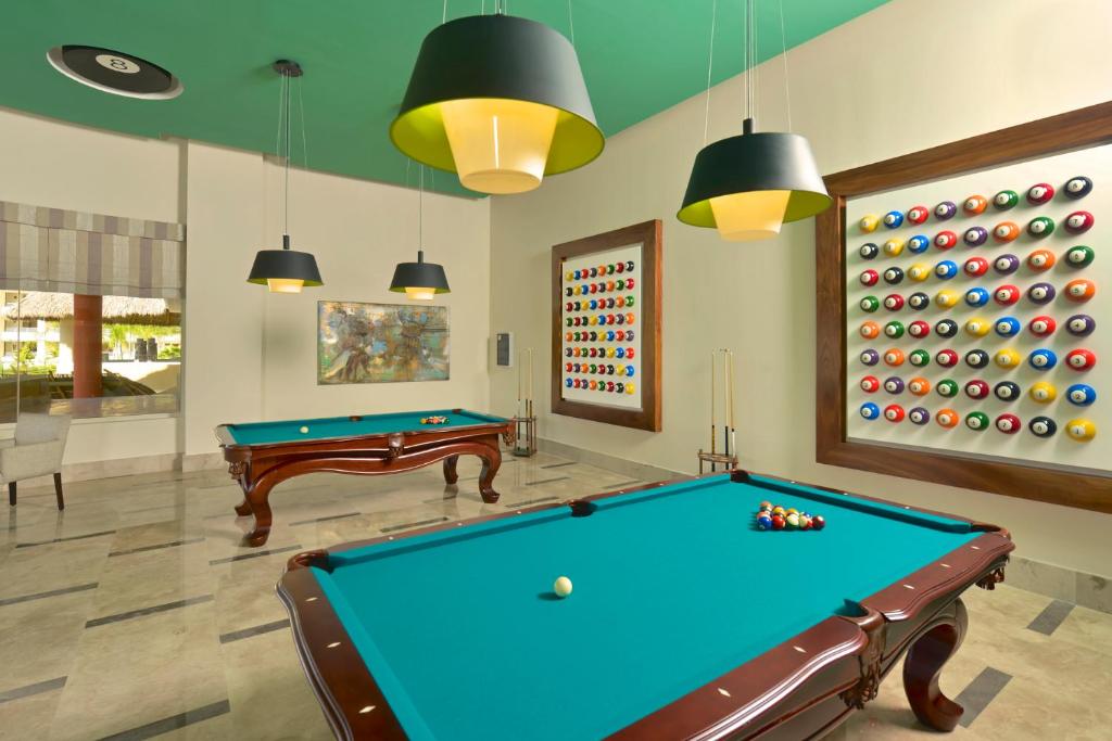 Biliár nebo kulečník v ubytování Iberostar Selection Playa Mita