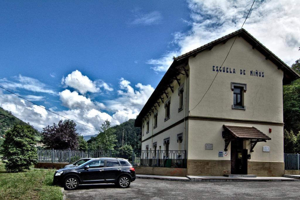 Albergues Albergue Juvenil de Bustiello en Bustiello, Asturias
