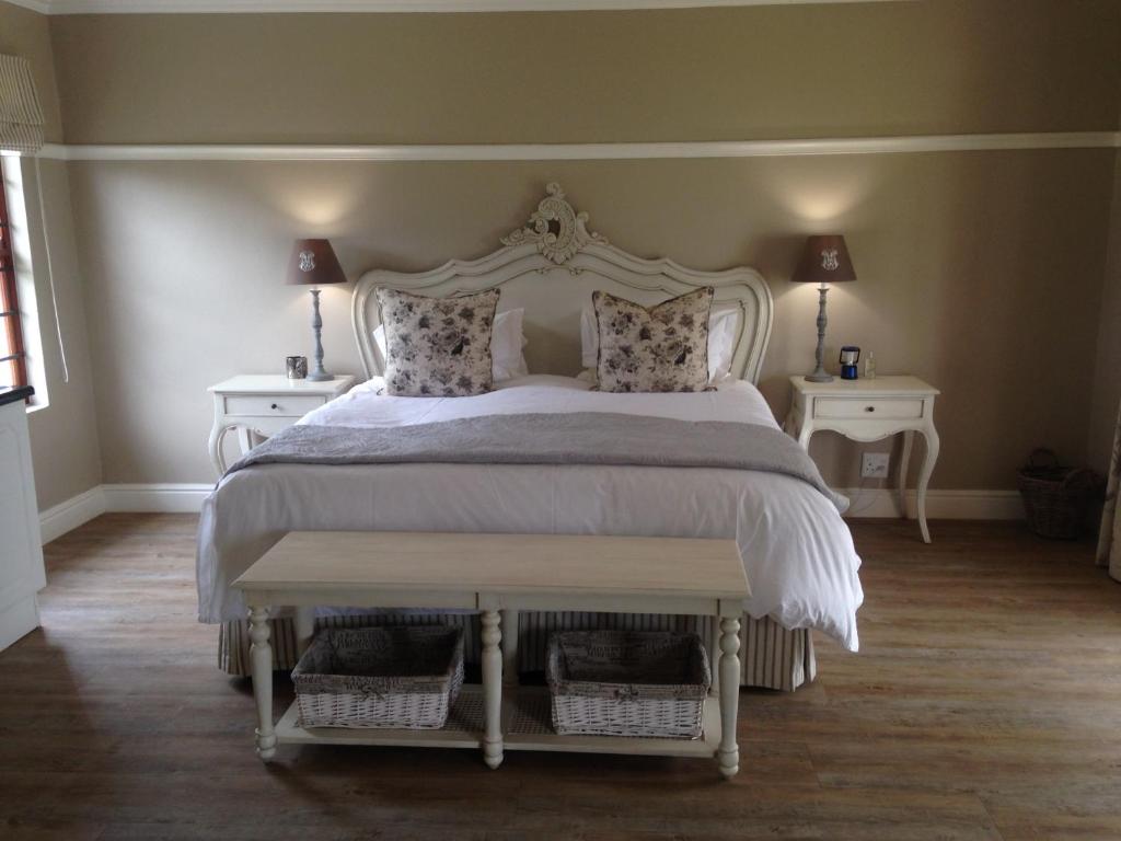 Una cama o camas en una habitación de Happy Lands Farmstay