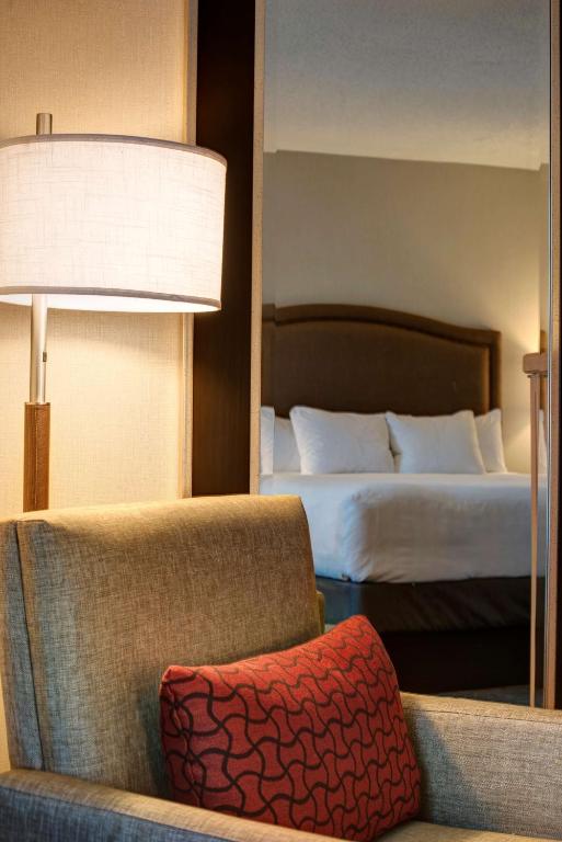 Postel nebo postele na pokoji v ubytování Hyatt Regency Reston