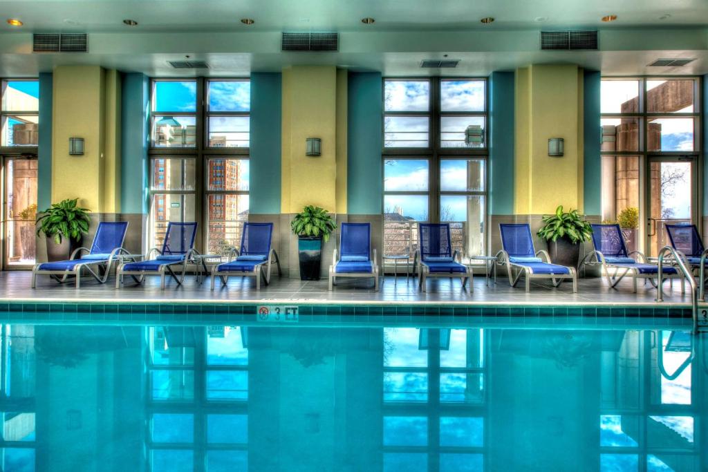 Bazén v ubytování Hyatt Regency Reston nebo v jeho okolí