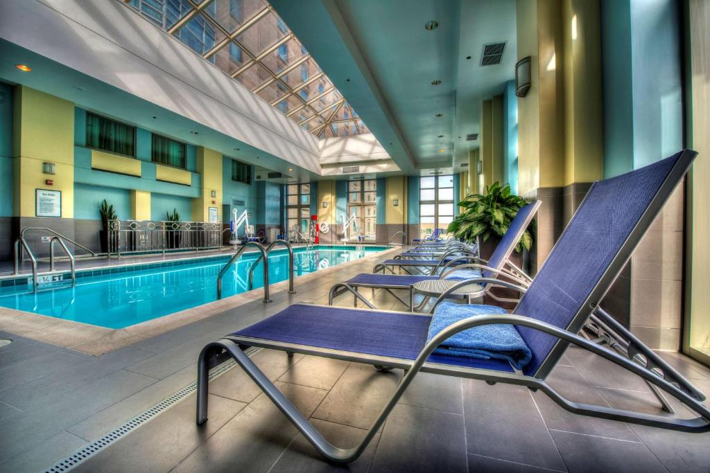 Bazén v ubytování Hyatt Regency Reston nebo v jeho okolí