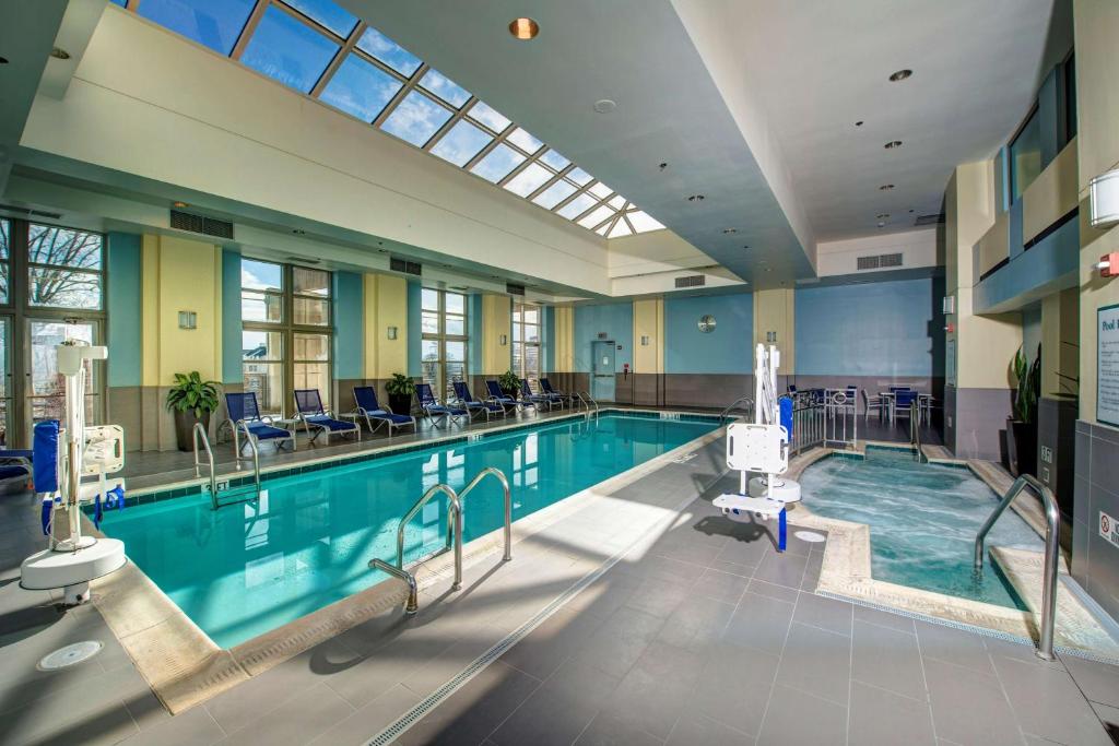 Bazén v ubytování Hyatt Regency Reston nebo v jeho okolí