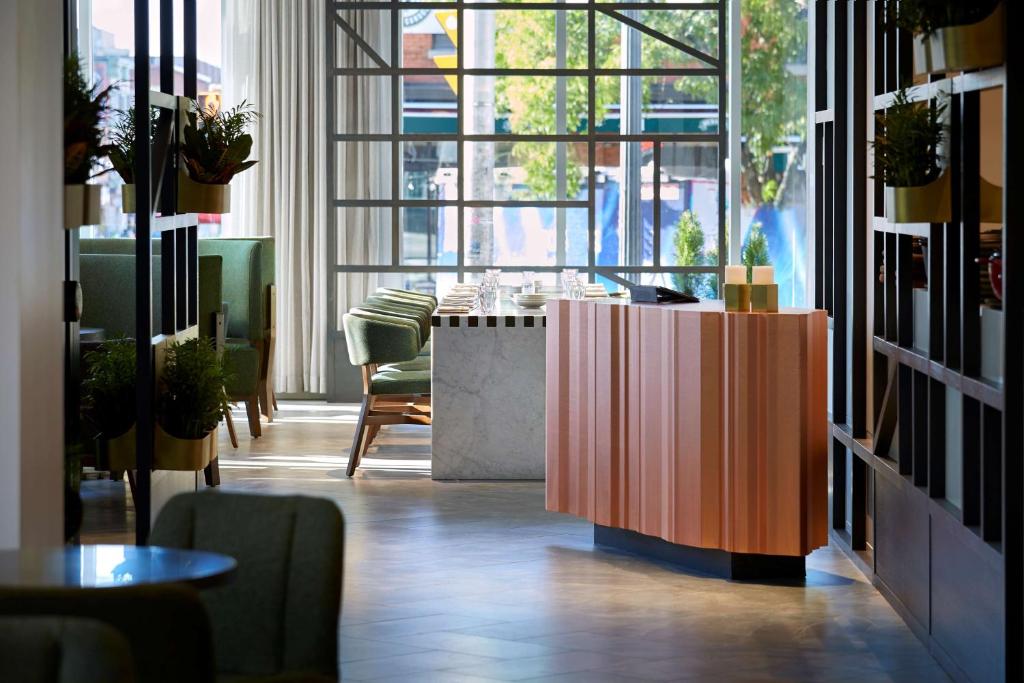 Andaz Ottawa Byward Market, By Hyattにあるシーティングエリア