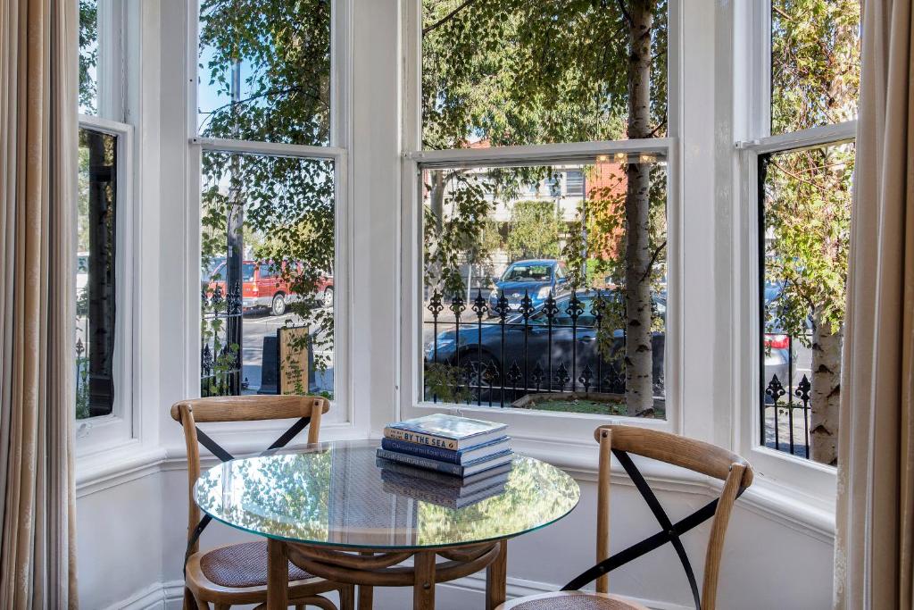 Captains Retreat Apartments and Cottages - Britannica Room (Spa Ensuite)