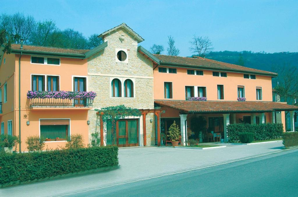 a large building on the side of a road at Albergo Isetta in Grancona
