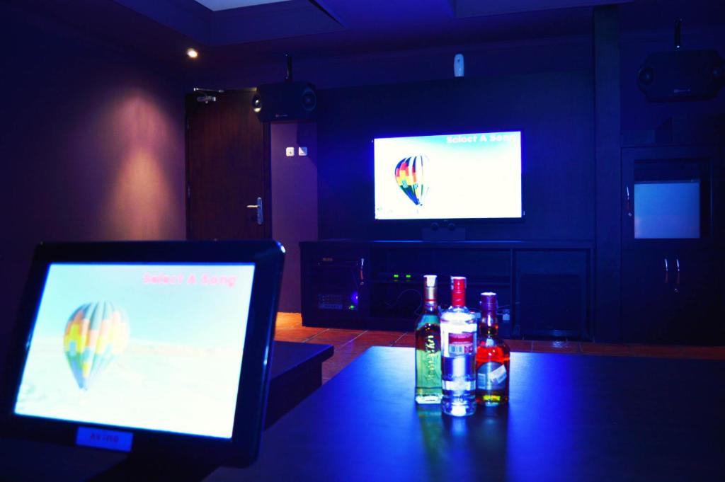 TV a/nebo společenská místnost v ubytování Sanghyang Indah Spa Resort